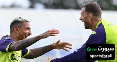 فيورنتينا ينهي عمليات الإحماء للقاء مانشستر يونايتد