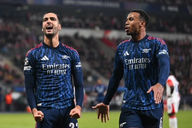 آرسنال يسحق سلافيا براغ بثلاثية نظيفة ويحكم قبضته على صدارة مجموعته الأوروبية