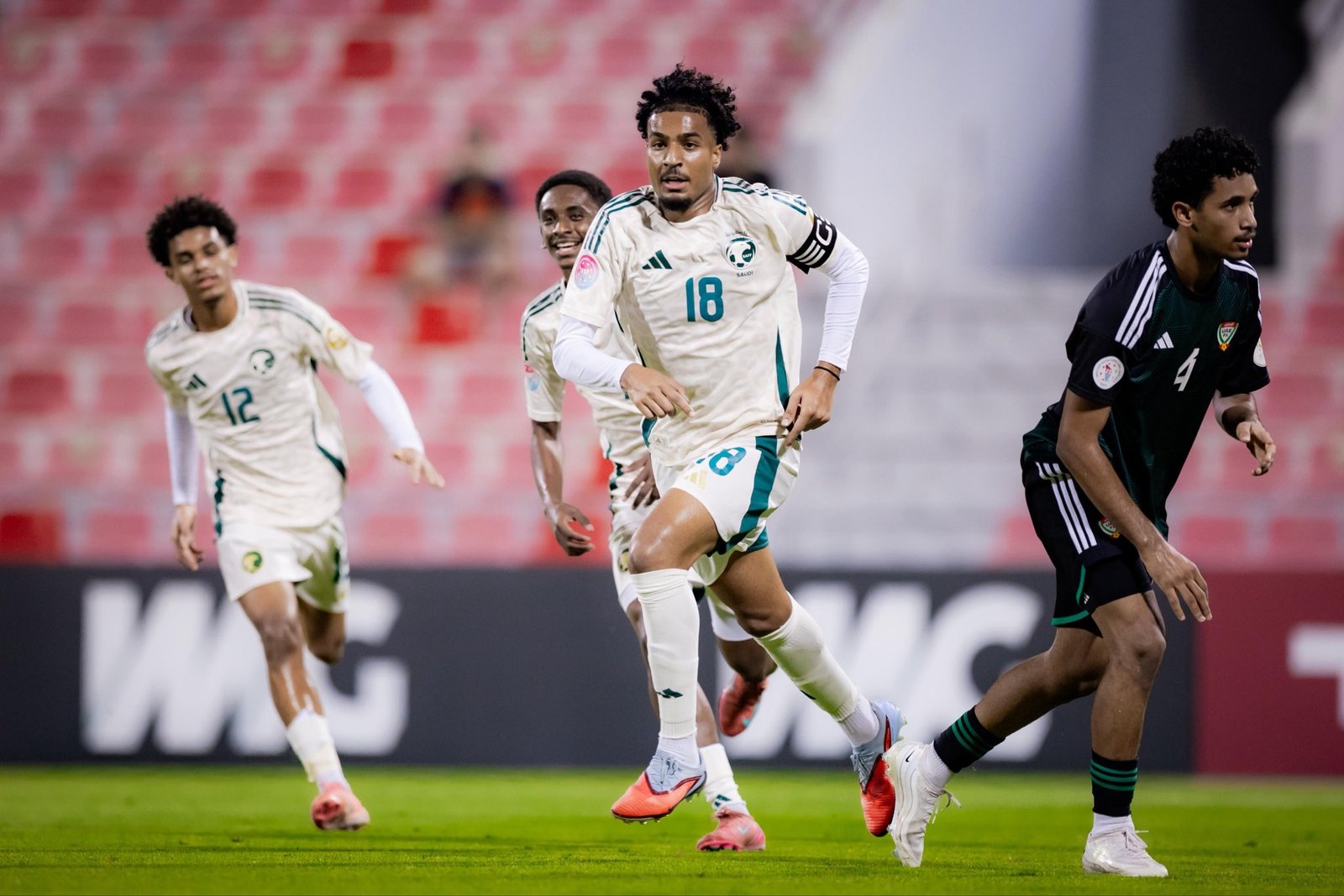 صور |الأخضر تحت 17 عامًا يتوج بكأس الخليج بعد الفوز على الإمارات