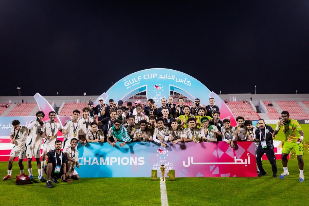 حمد بن خليفة يهنئ الأخضر للناشئين بلقب بطولة الخليج تحت 17 عامًا