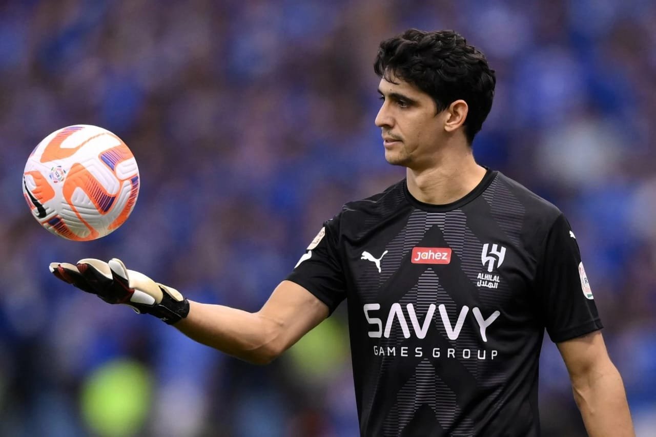 الهلال يحسم مفاوضاته مع ياسين بونو لتجديد عقده