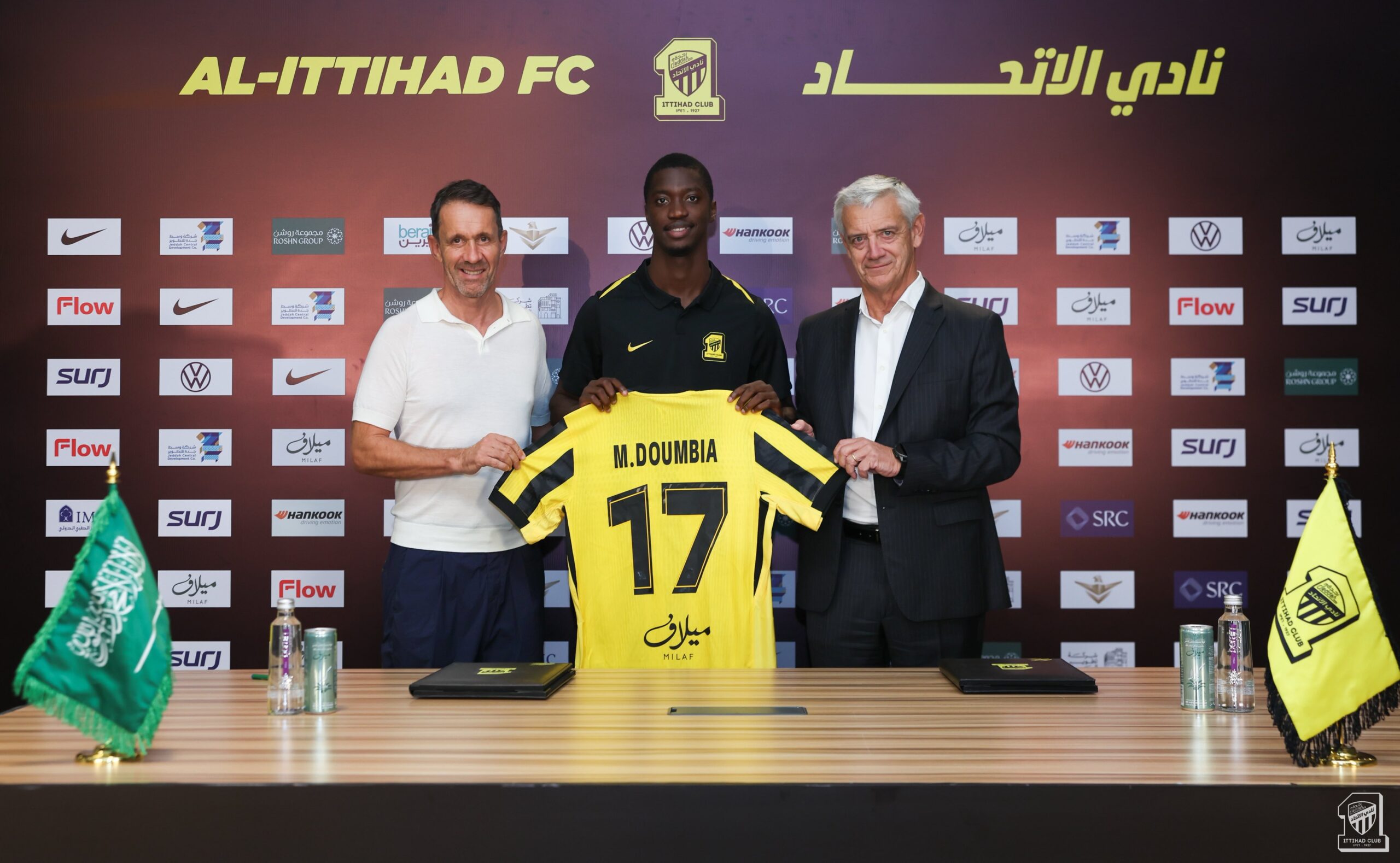 دومبيا يكشف سر حماسه لارتداء قميص الاتحاد