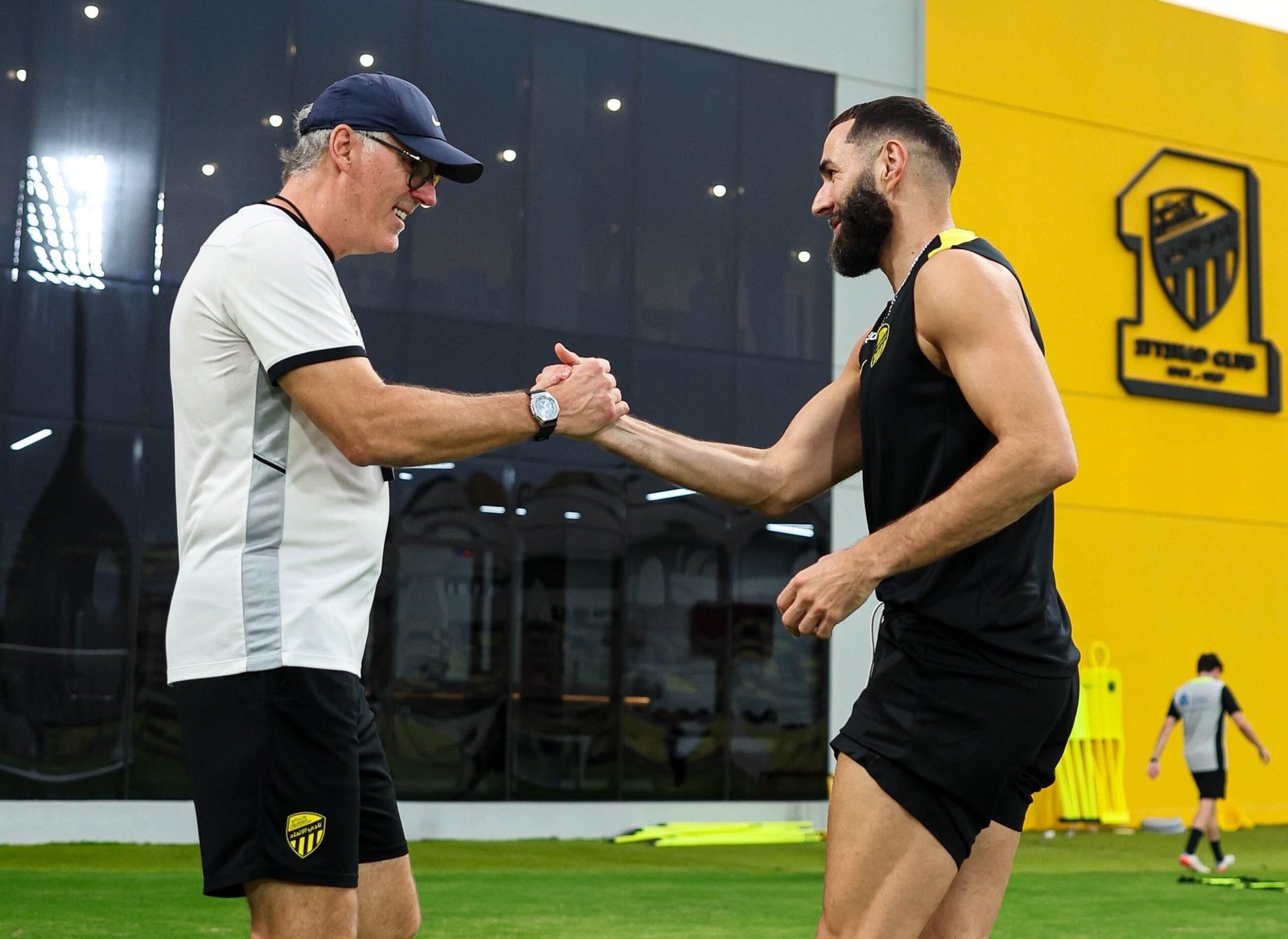 بنزيما يترك قرار مدرب الاتحاد للإدارة: لا مشكلة مع كونسيساو